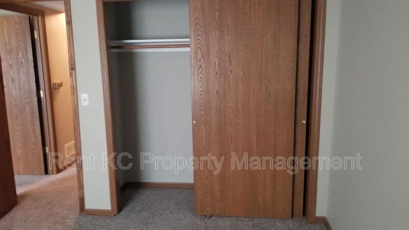Smithville Condo: 211 W. Main Street