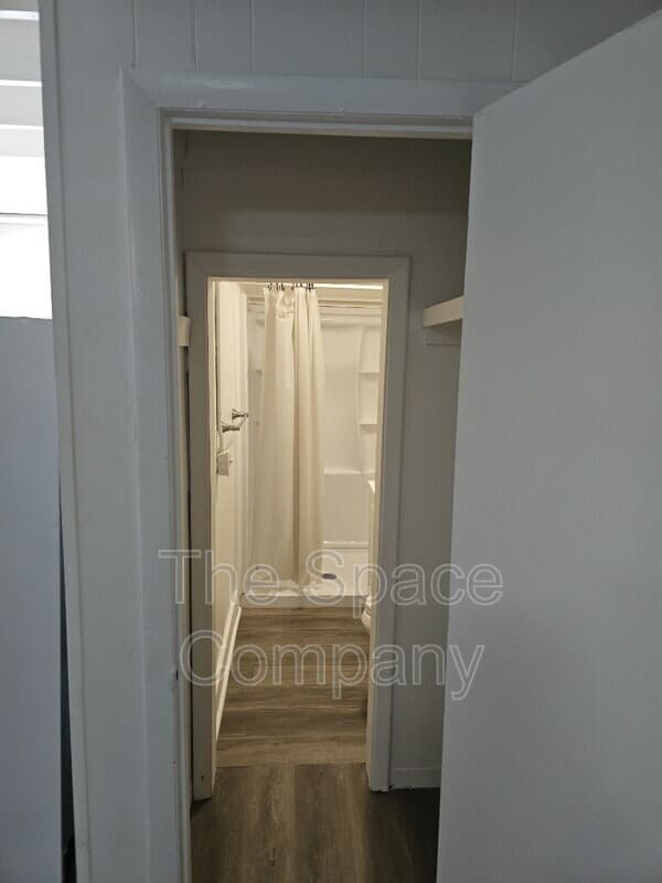 NORTH CHARLESTON House: 2023 REYNOLDS AVE