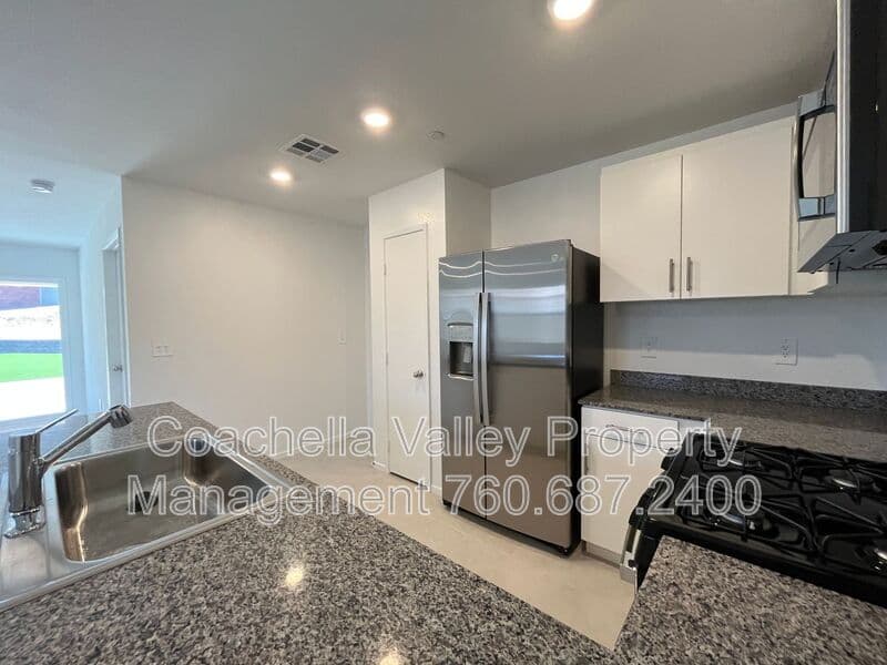 Indio House: 79225 Valor Ln
