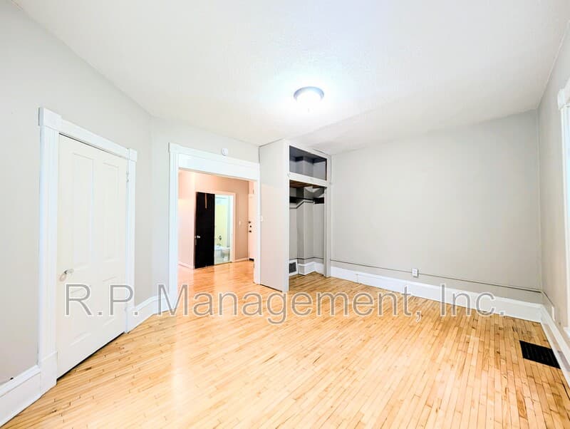 Saint Paul Condo: 2048 Carroll Ave