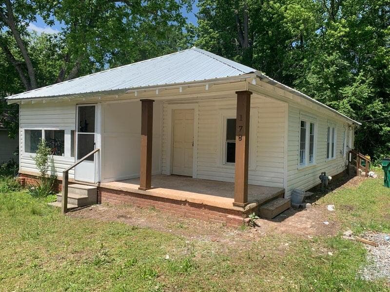 Winder Condo: 178 Georgia Ave - B