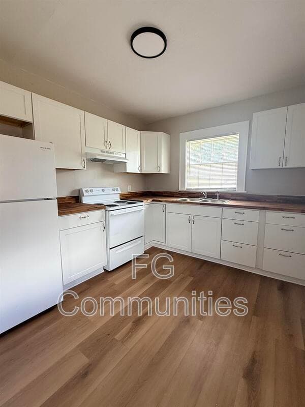 Hildebran House: 212 Main Ave E