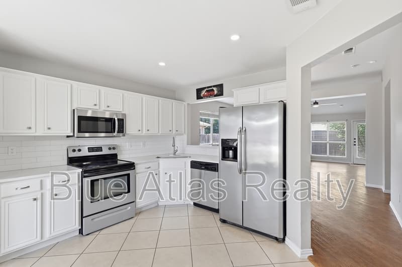 Little Elm House: 1012 Waterview Drive