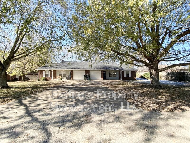 Fayetteville Condo: 835 North 54th Avenue