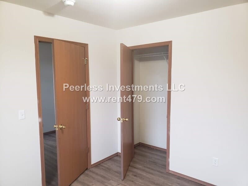 Springdale Condo: 1043A Vale St