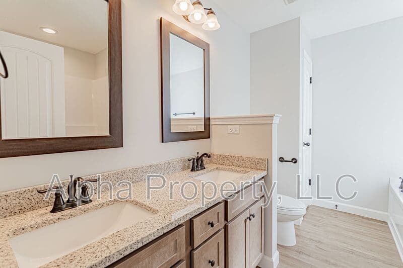 Moore House: 2204 Davenport Ct