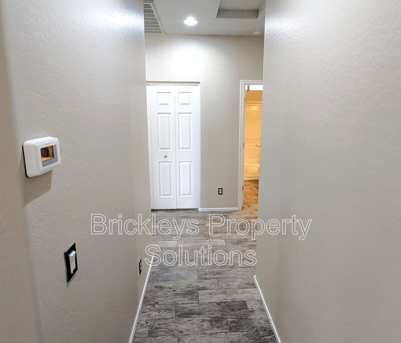 Chandler House: 1311 E Marlin Dr