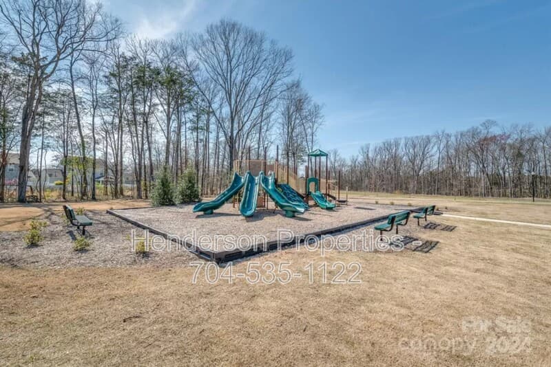 Pineville House: 220 Emmett Dr