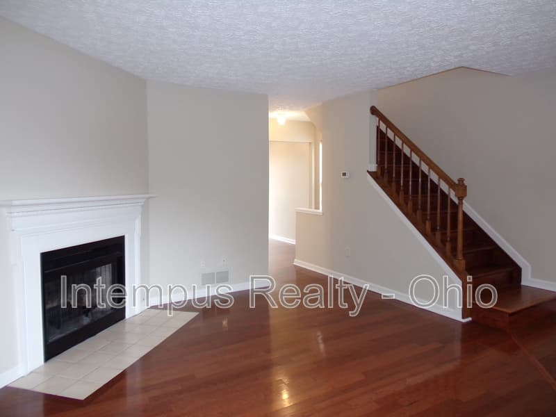 Columbus House: 7839 Meadowhaven Blvd