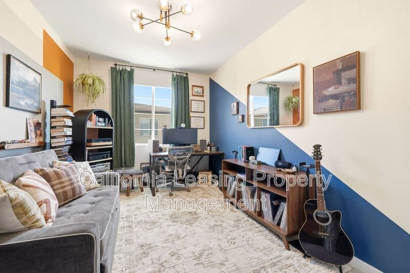 Valencia House: 27233 Red Willow Court