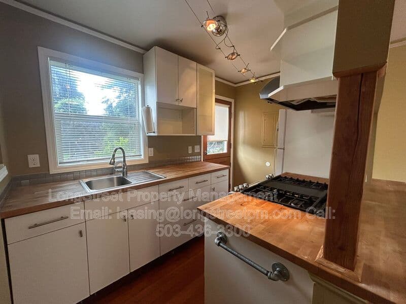 Portland House: 4819 NE 50th Pl