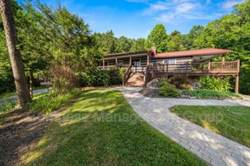 Knoxville House: 2004 Thompson Road