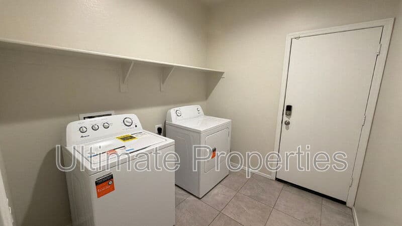 Surprise House: 18566 W Hackamore Dr