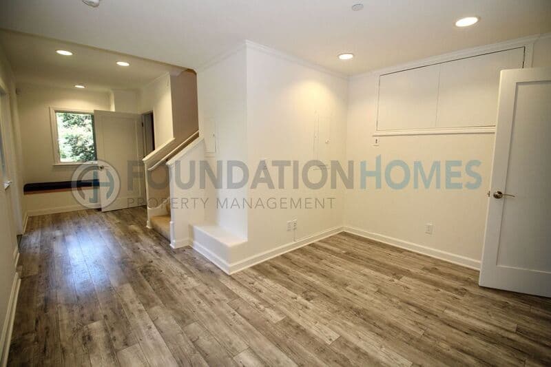 Kentfield House: 309 Crown Rd