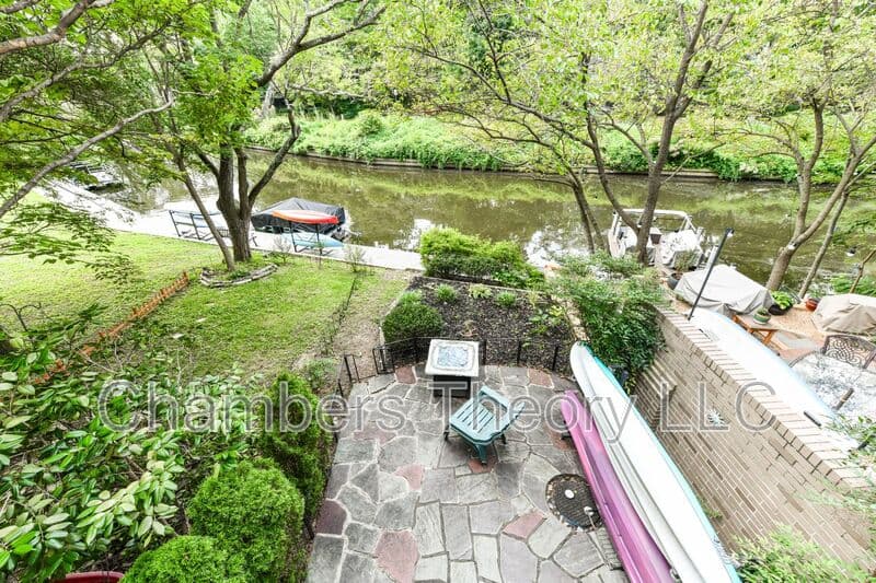 Reston House: 11475 Washington Plz W