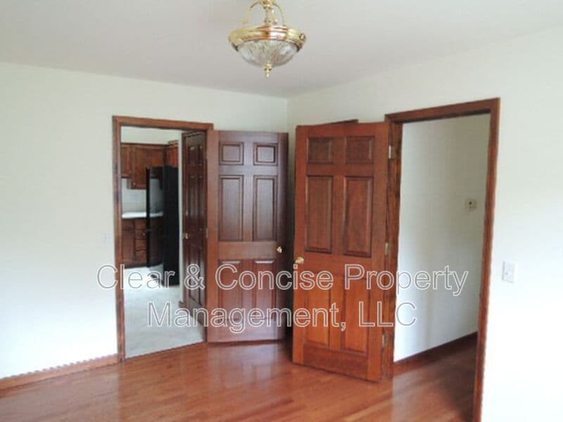 Eugene House: 5216 Cold Springs Way