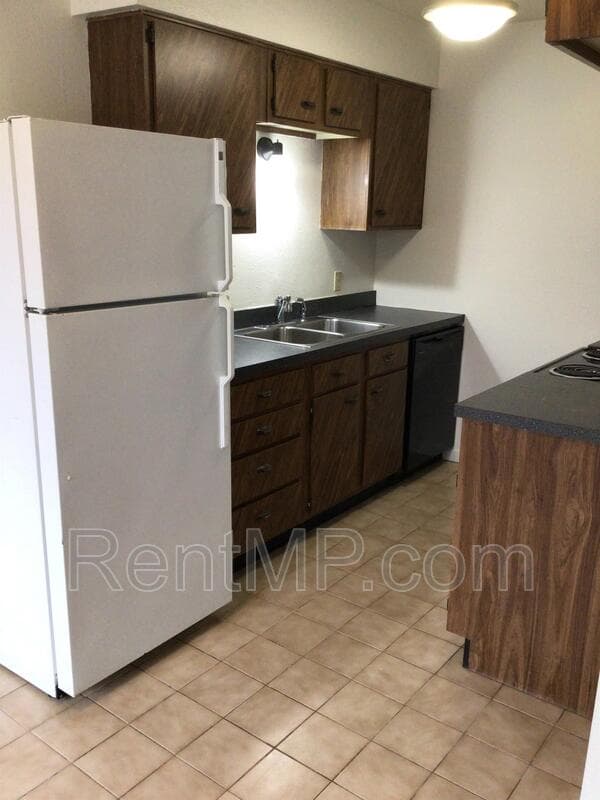 Mt Pleasant Townhome: 722 W Broomfield - Unit J02