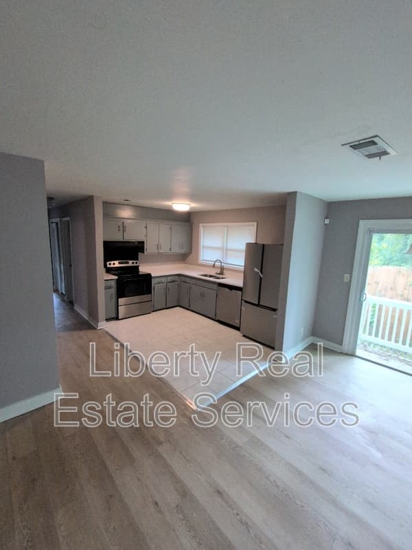 Augusta House: 3349 Oakridge Dr