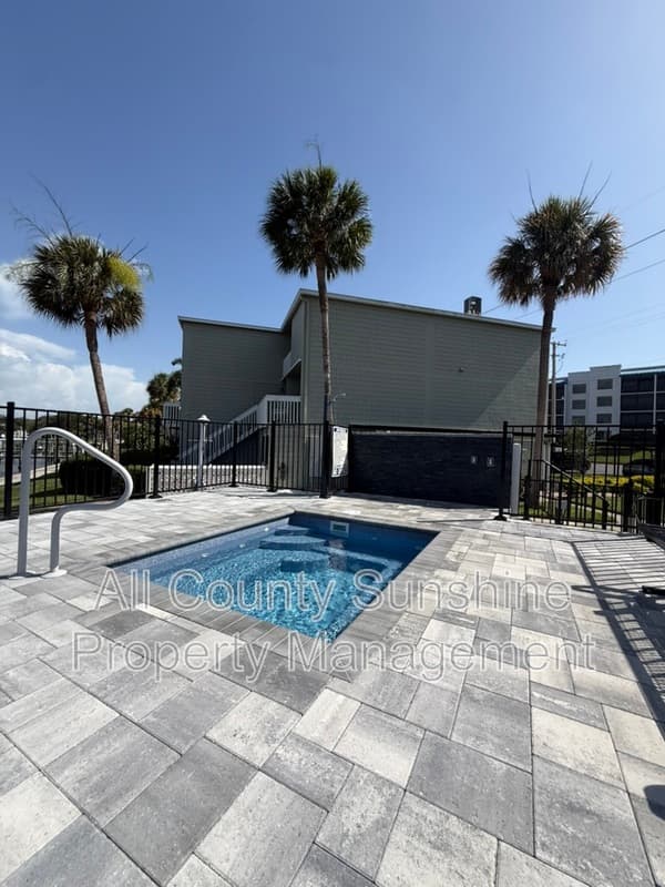 Tampa Condo: 2424 West Tampa Bay Blvd