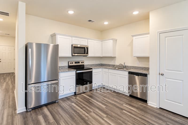 Summerville Townhome: 507 Scarlett Maple Street