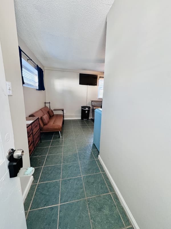 Greenville House: 1105 West Rock Spring Road - B-APT