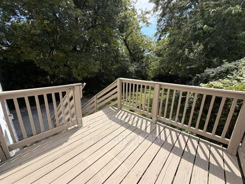 Maplewood House: 7790 Folk Ave.