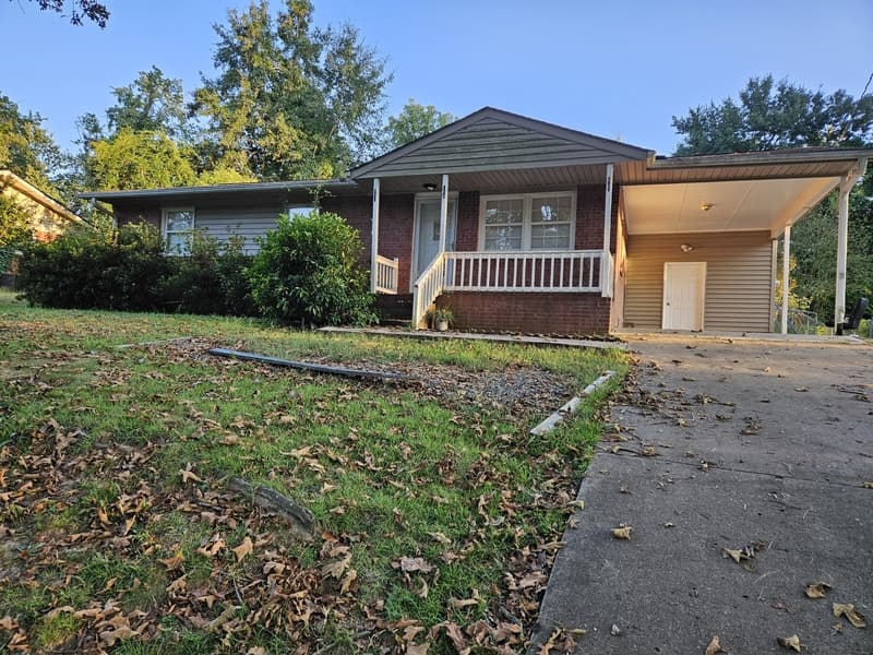 Fayetteville House: 6033 Dahlgren Avenue