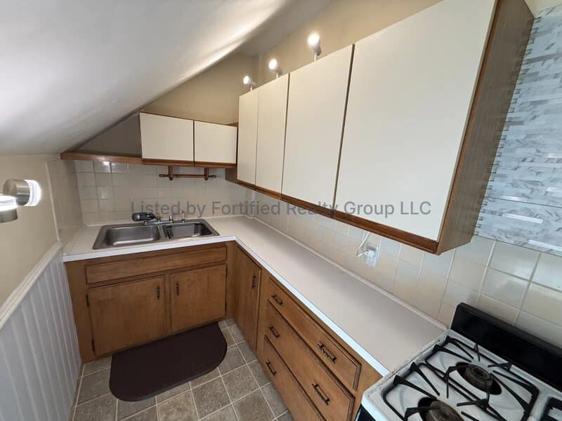 Fall River Condo: 575 Mount Hope Ave