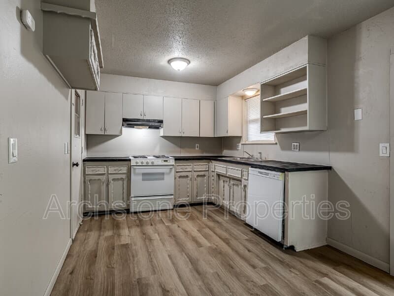 Midwest City House: 1309 Hickory Lane