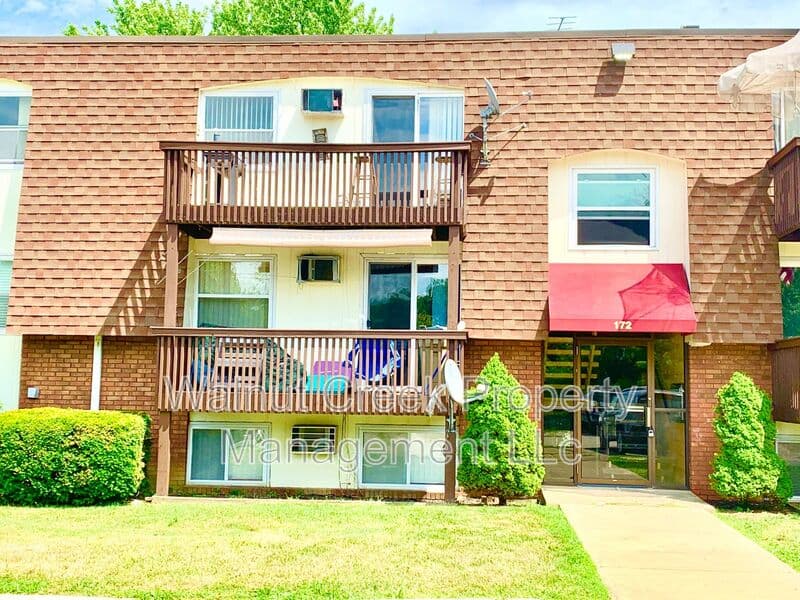 Elyria Condo: 172 Brunswick