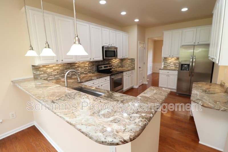 Raleigh House: 12554 Honeychurch St