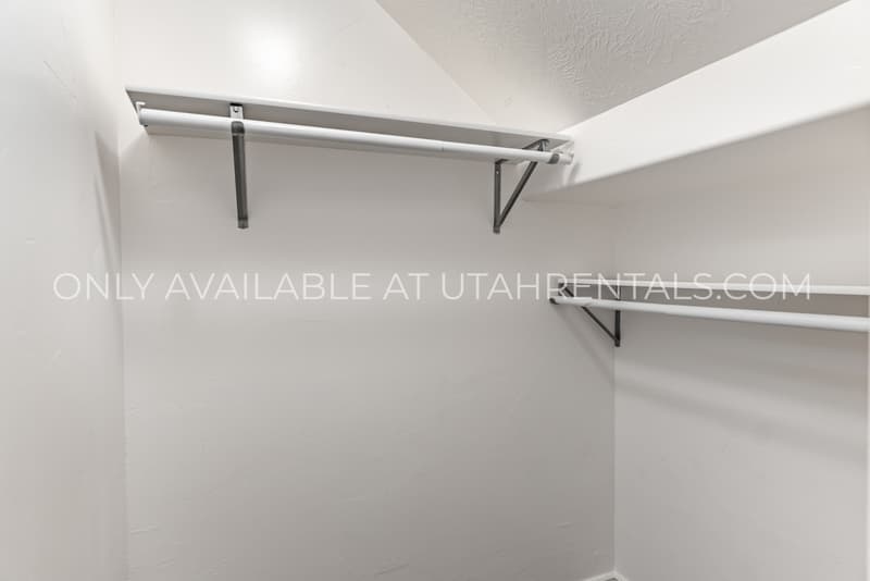 Orem House: 2032 West Golden Pond Way