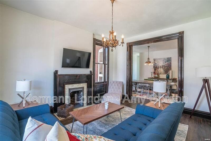 Saint Louis House: 3922 Castleman Avenue,