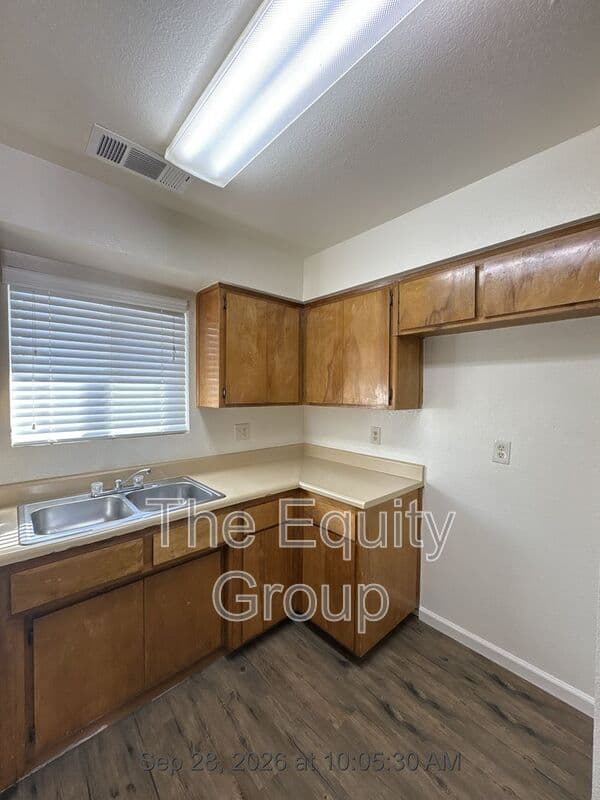 Tulare House: 107 West Sonora Avenue