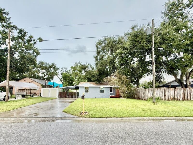 St. Petersburg House: 4528 70th Street North