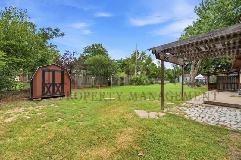 Wichita House: 9923 West Binter Lane