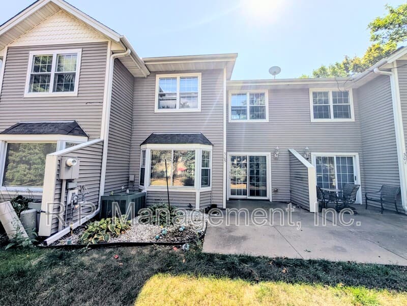 Columbia Heights Townhome: 305 Kathy Ln NE