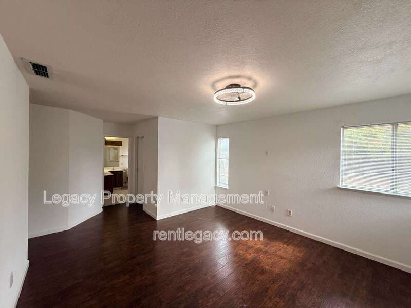 Sacramento House: 8609 Oakbank Way