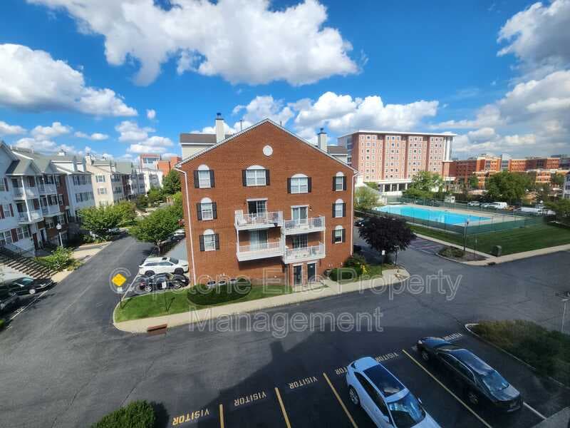 Newark Condo: 48 Marrow Street