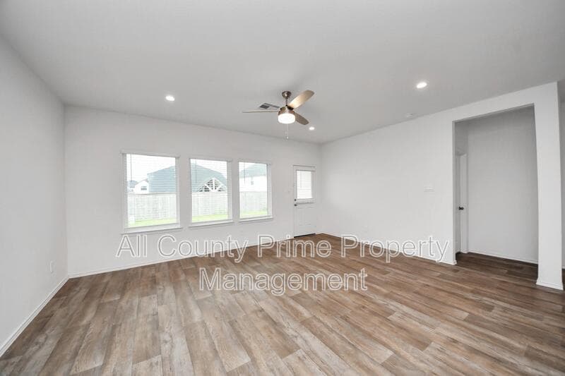 Fulshear House: 31303 Heddington Ln