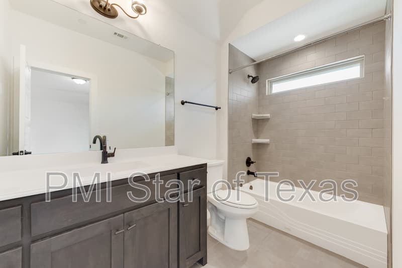 Arlington Townhome: 889 Birds Fort Trail