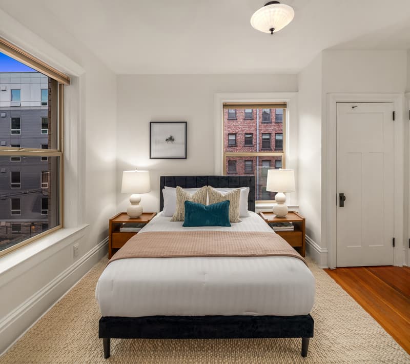 Seattle Condo: 129 Warren Ave N
