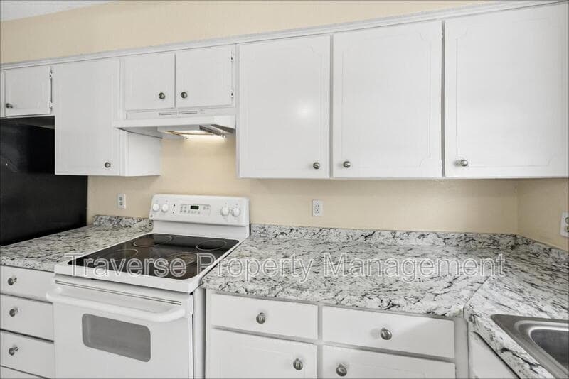 Arlington House: 1008 Bland Dr