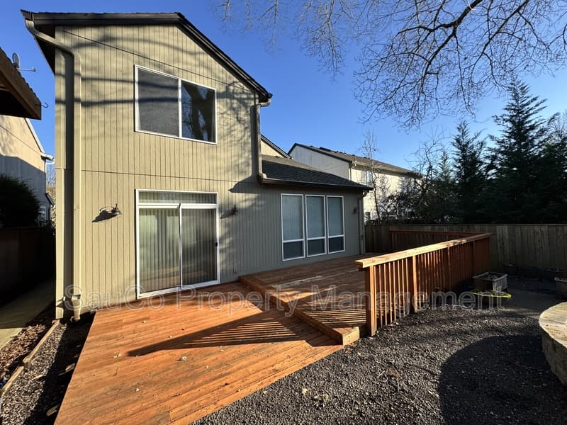 Hillsboro House: 255 Northeast 74th Avenue