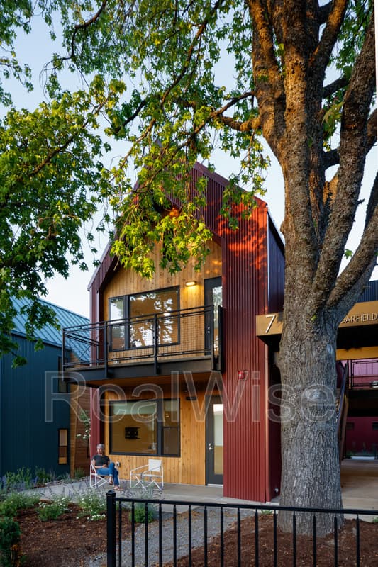 Ashland House: 168 Garfield St
