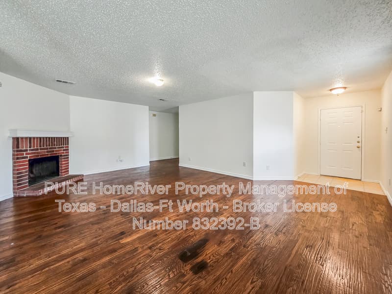Arlington House: 8011 Mosstree Dr