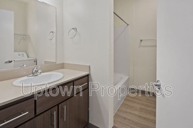 Fairview House: 2655 NE 205th Ave