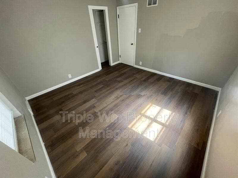 Saint Louis House: 7117 Forest Hill Dr