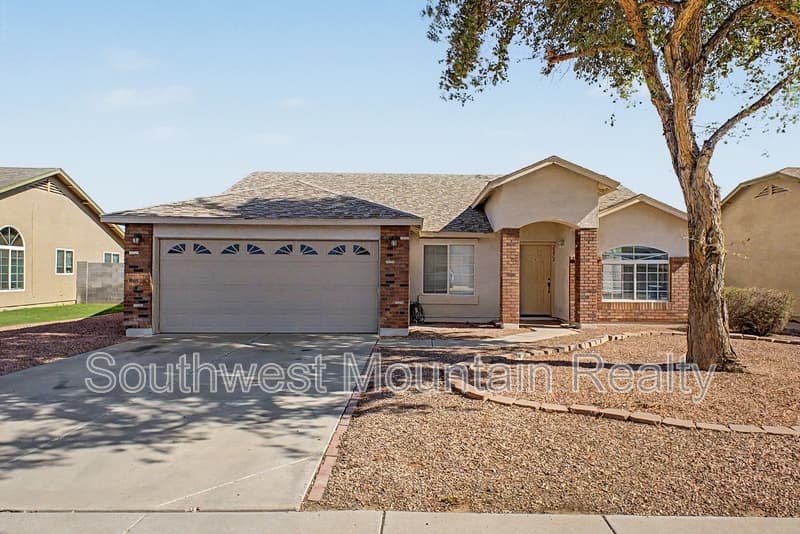 Chandler House: 2272 E Remington Pl