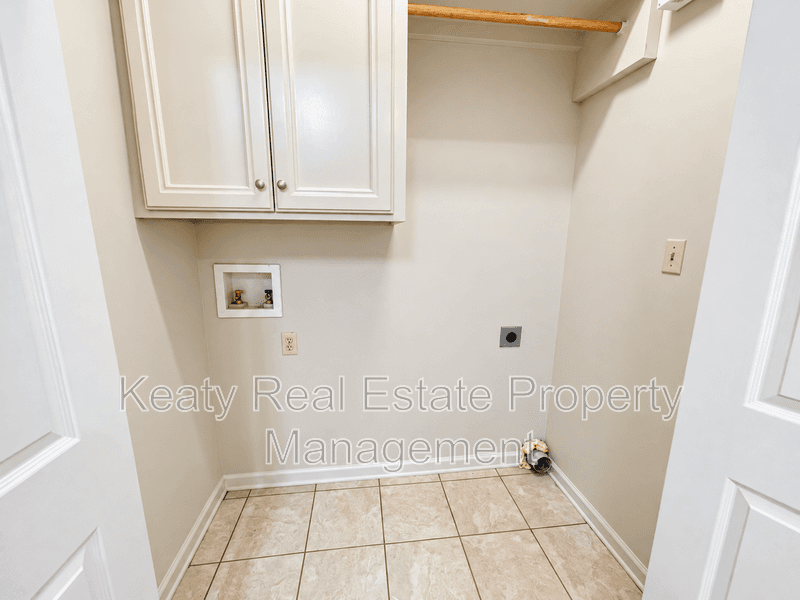 Lafayette House: 507 Lodge Drive